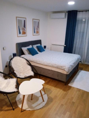 CityStay Studio - Modern stay with garage